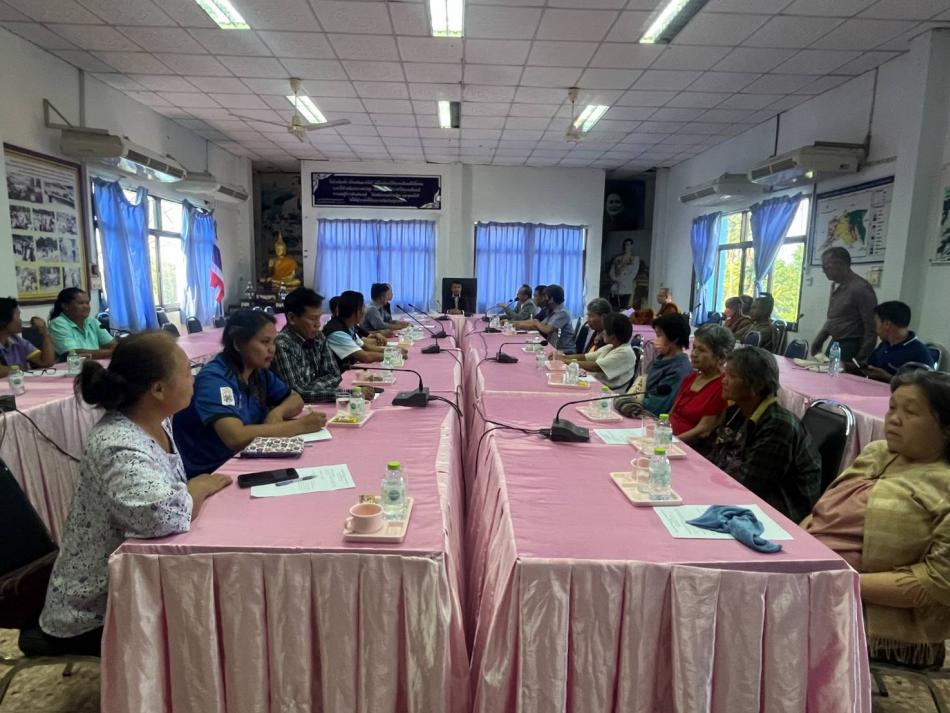 ประชุมประชาคมในการแก้ไขปัญหาโครงสร้างพื้นฐานในพื้นที่ที่ต้องการพัฒนาในตำบลเหล่าไฮงาม ณ ห้องประชุมองค์การบริหารส่วนตำบลเหล่าไฮงาม