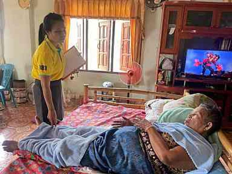 ลงพื้นที่เยี่ยมให้กำลังใจ ให้คำแนะนำวิธีการดูแลสุขภาพ และบริการตัดผมให้กับ ผู้สูงอายุ ผู้ป่วยติดเตียง ผู้พิการ ณ หมู่ที่ 6 บ้านกลาง บหมู่ที่ 4,8 บ้านสวนผึ้ง