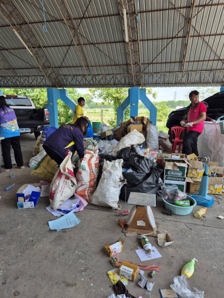 กองสาธารณสุขและสิ่งแวดล้อม พร้อมด้วยคณะกรรมการบริหารธนาคารขยะ ได้เปิดรับซื้อขยะ ณ หอประชุมองค์การบริหารส่วนตำบลเหล่าไฮงาม