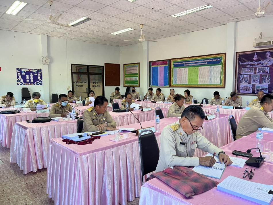 ประชุมสภาองค์การบริหารส่วนตำบลเหล่าไฮงาม ณ ห้องประชุมองค์การบริหารส่วนตำบลเหล่าไฮงาม อำเภอกุฉินารายณ์ จังหวัดกาฬสินธุ์
