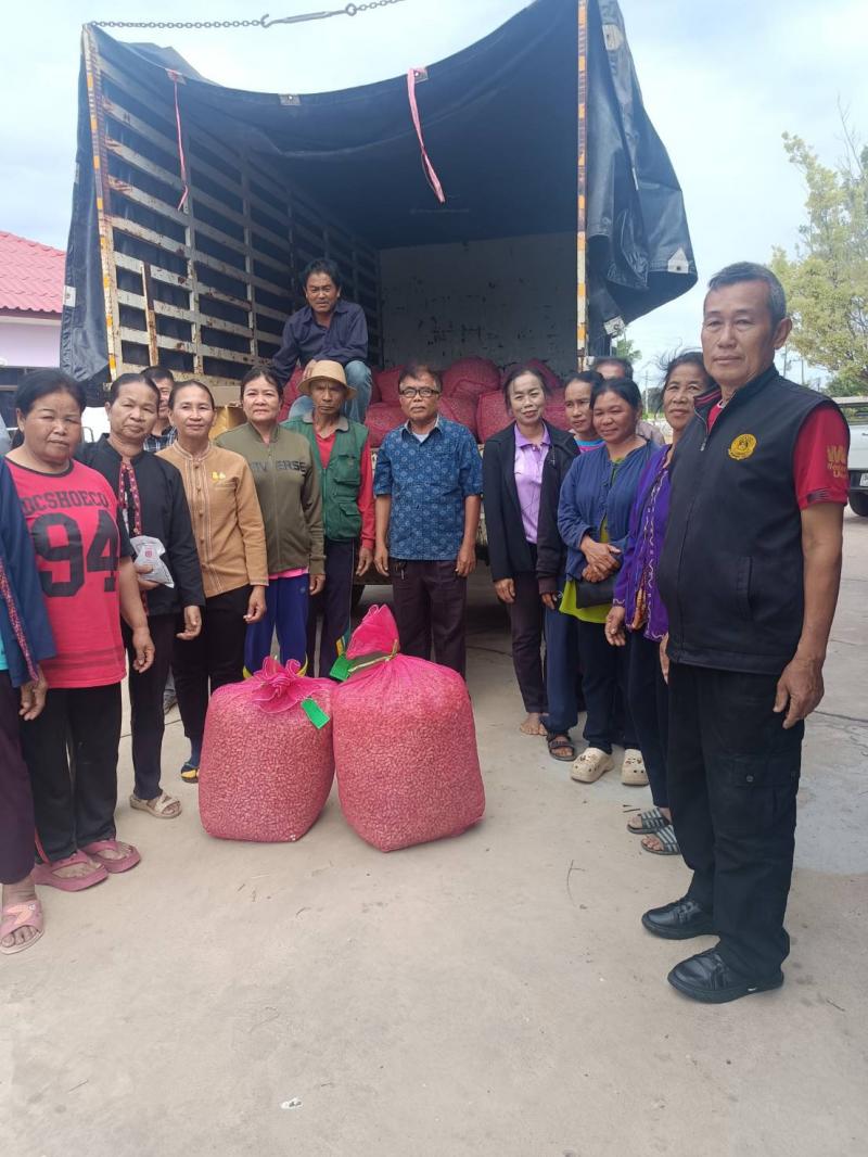 กรมวิชาการเกษตร จังหวัดขอนแก่น มอบเมล็ดพันธุ์ถั่วลิสง ในการปลูกและรับซื้อพันธุ์ถั่วลิสง กิโลกรัมละ 40 บาท ให้สมาชิกเกษตร ตำบลเหล่าไฮงาม ณ หอประชุมองค์การบริหารส่วนตำบลเหล่าไองาม