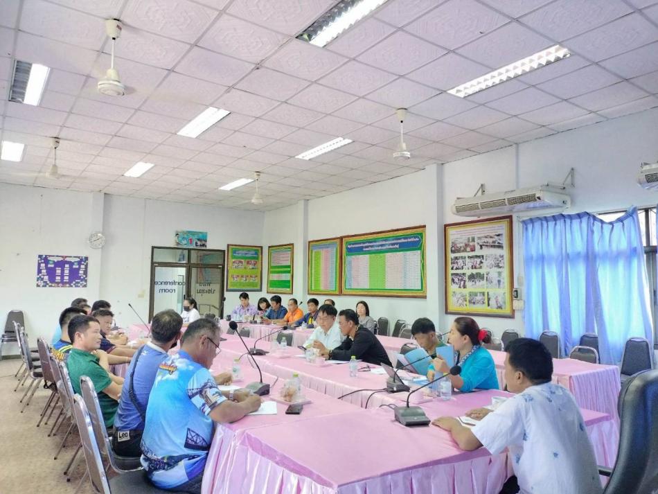 ประชุมชี้แจงระเบียบองค์การบริหารส่วนตำบลเหล่าไฮงาม ว่าด้วยการปฏิบัติงานเกี่ยวกับการใช้รถ การขอใช้ การสั่งใช้ รถบรรทุกน้ำเอนกประสงค์ พ.ศ. 2566 (6 ภาพ)